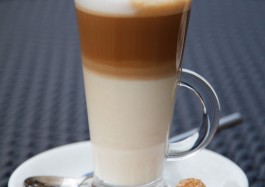 Coffee-latte_-_Petr_Kratochvil_enl